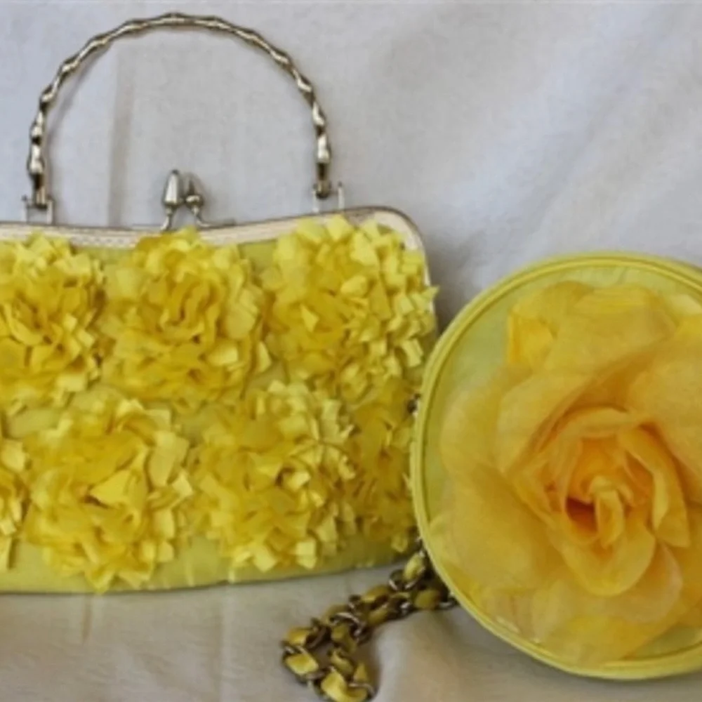 NWT BellaKiarapurse Vintage inspired yellow floral purse